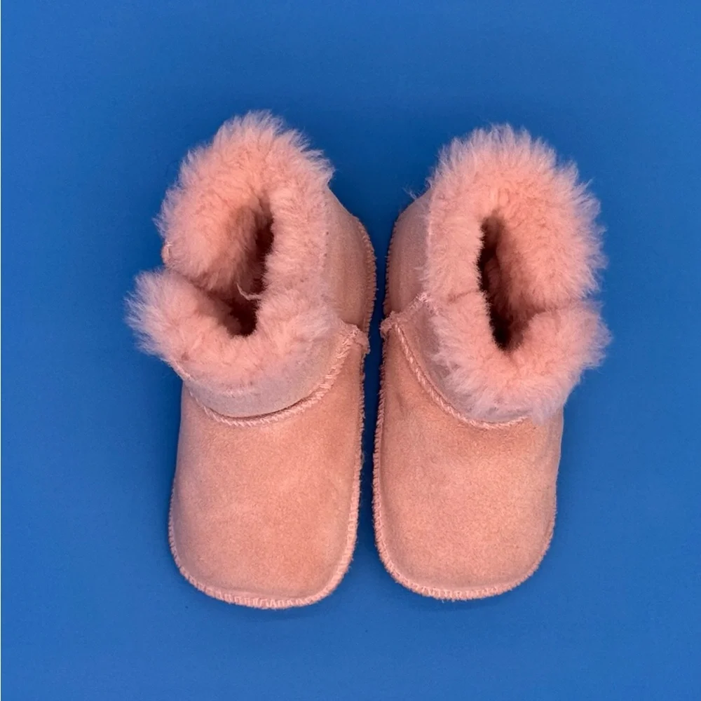 UGG Australia Toddler Size M 4/5 PInk Sheepskin Lined Boots‎ Booties, like new